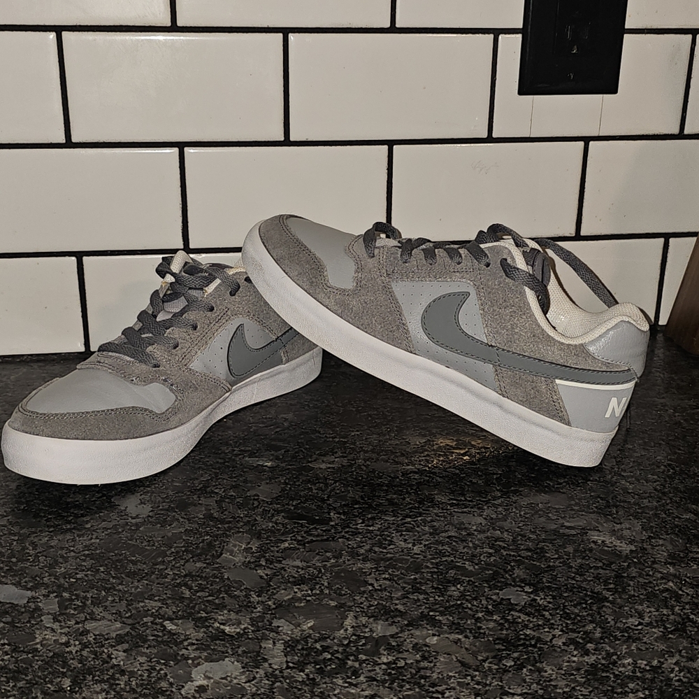 Nike SB Delta Force Vulc Skater Shoes 942237-001 Cool‎ Grey Wolf Men's 7 Youth 7
